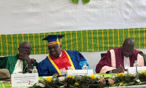 Le Professeur Jean-Louis Esambo Kangashe présidant le jury de thèse de mademoiselle Aude-Carine Esmond Biiohou