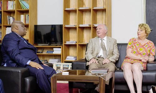 Réception du Professeur Édouard Somers de l’Université de Gand au Bureau du Doyen Esambo Kangashe
